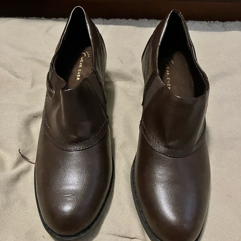 NBW brown flat short boot